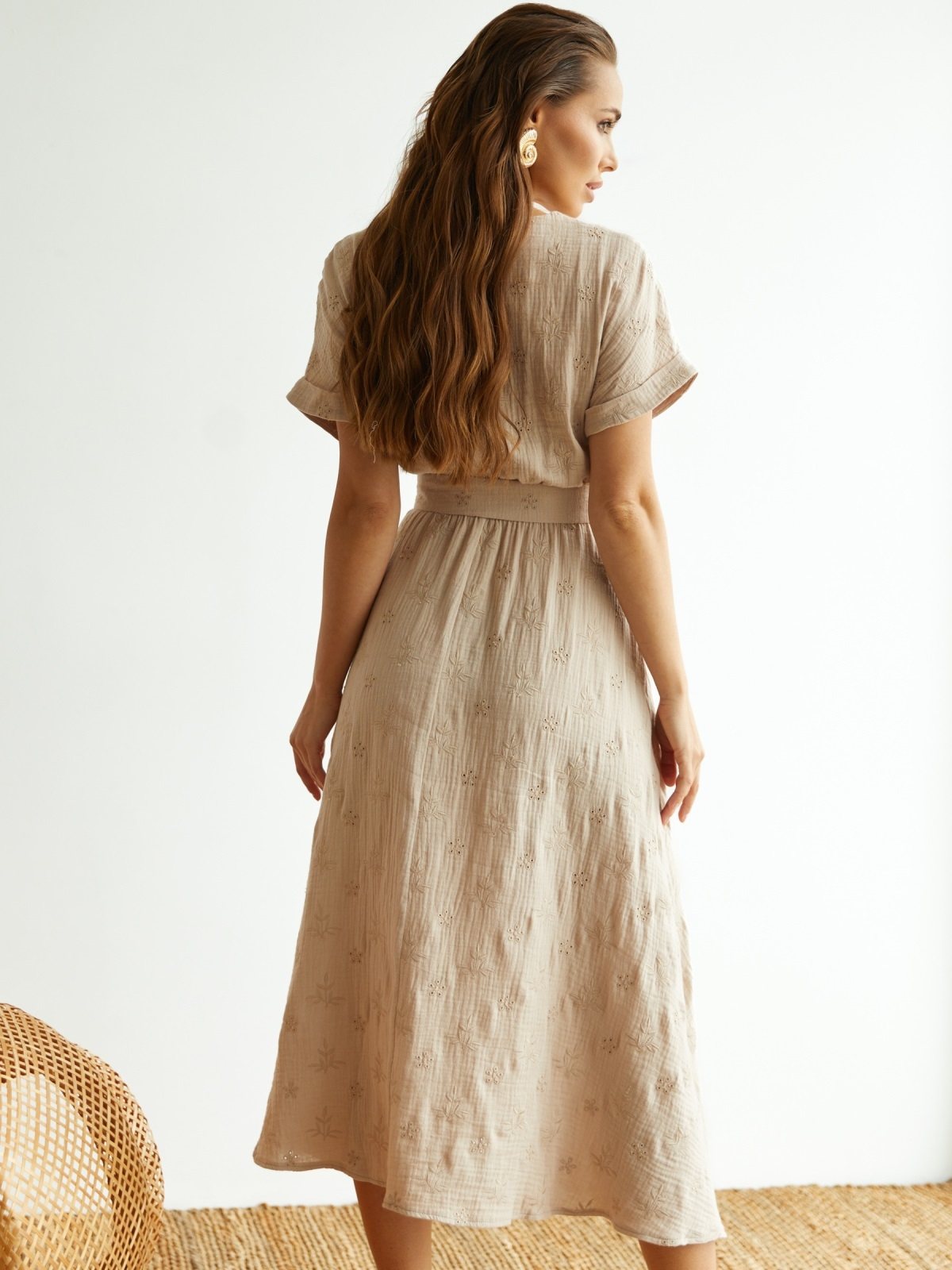 Літня сукня бежева з мусліну міді довжини | 89098
