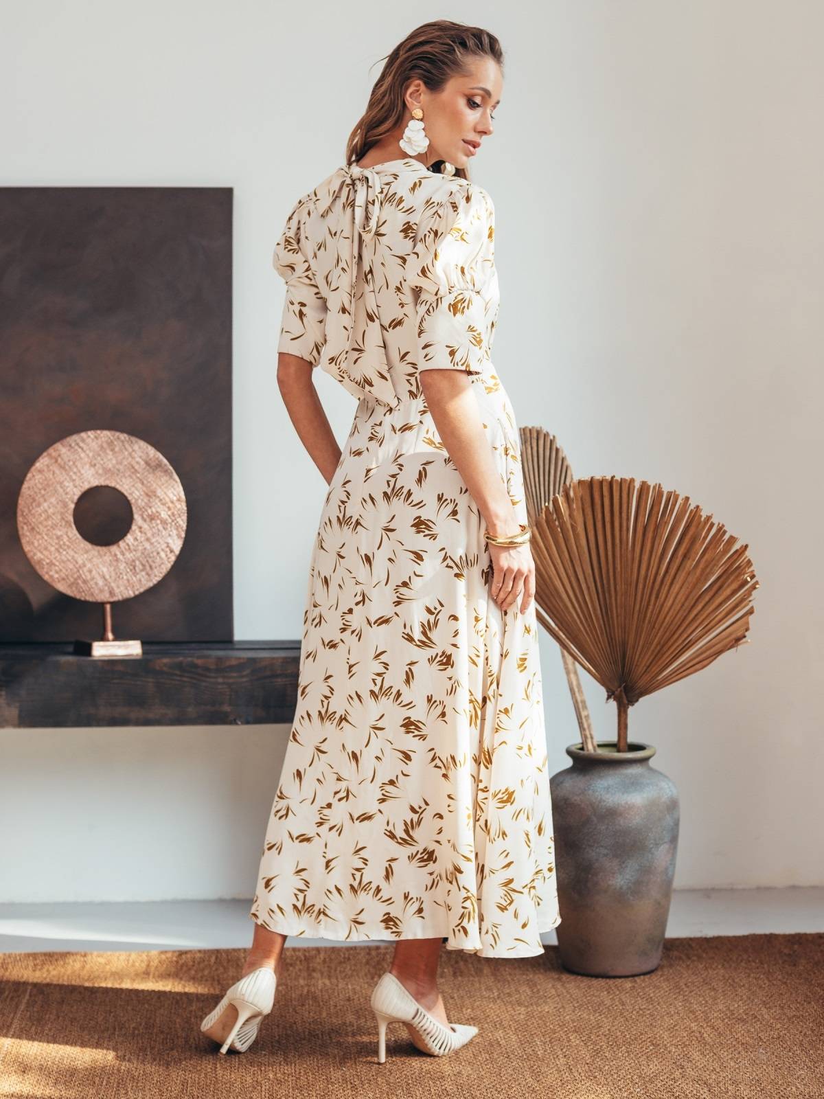 Сукня атласна бежева з рослинним принтом | 89073 Сукня атласна бежева з рослинним принтом | 89073