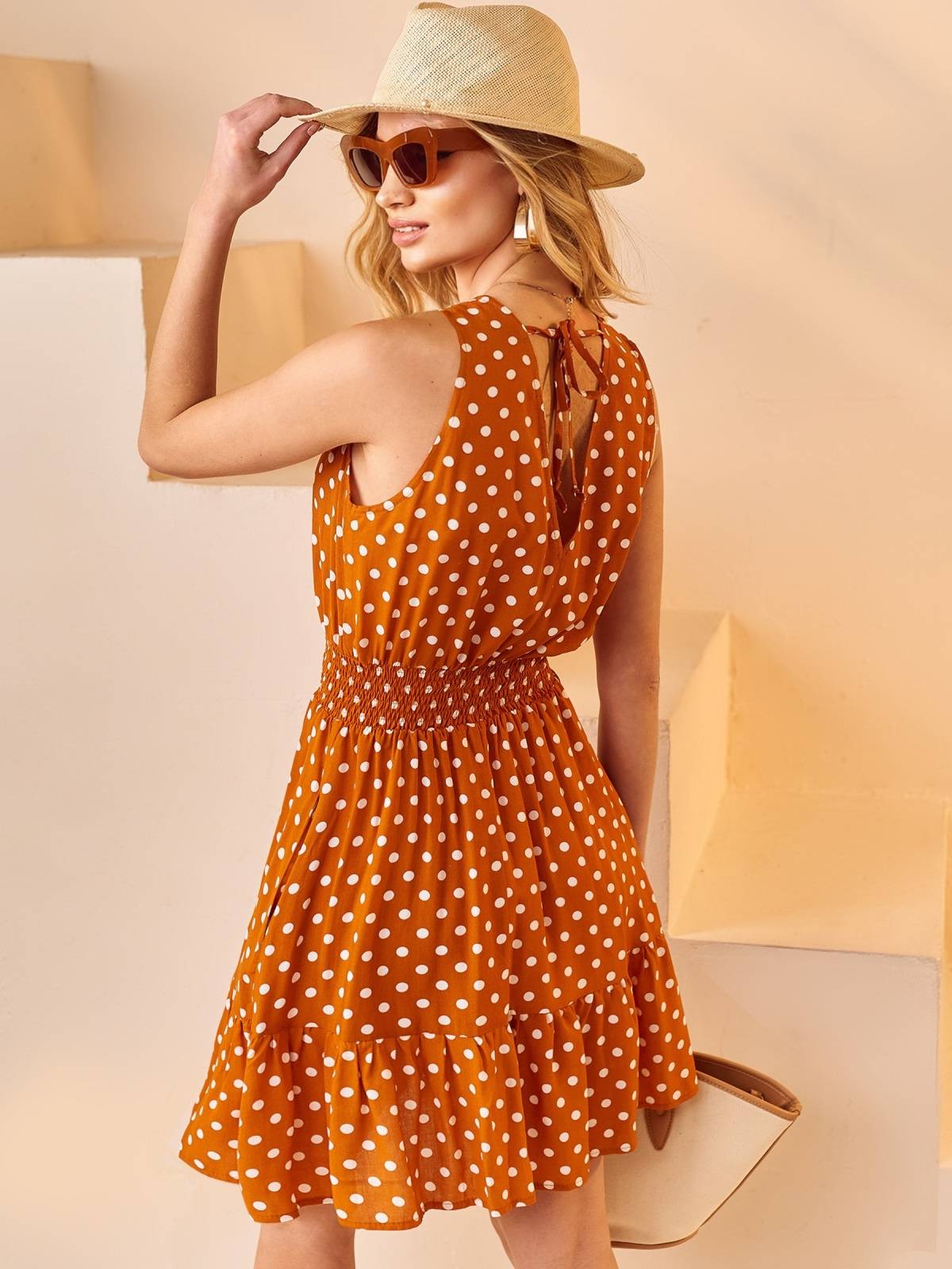 Розкльошена сукня міні помаранчева в горох | 89749