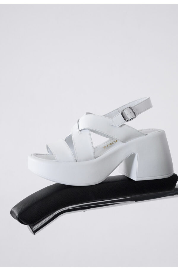 Шкіряні босоніжки білі на платформі | 89946