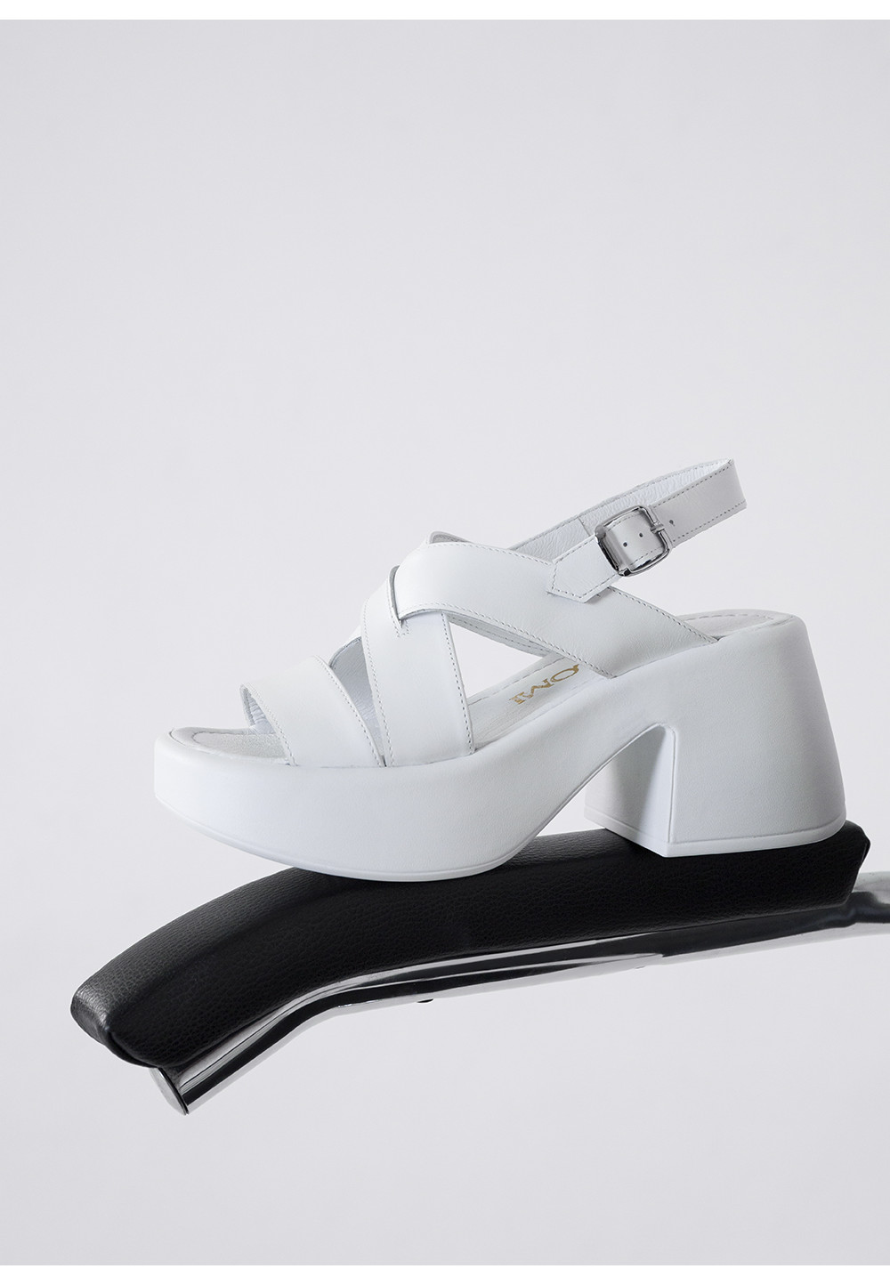 Шкіряні босоніжки білі на платформі | 89946