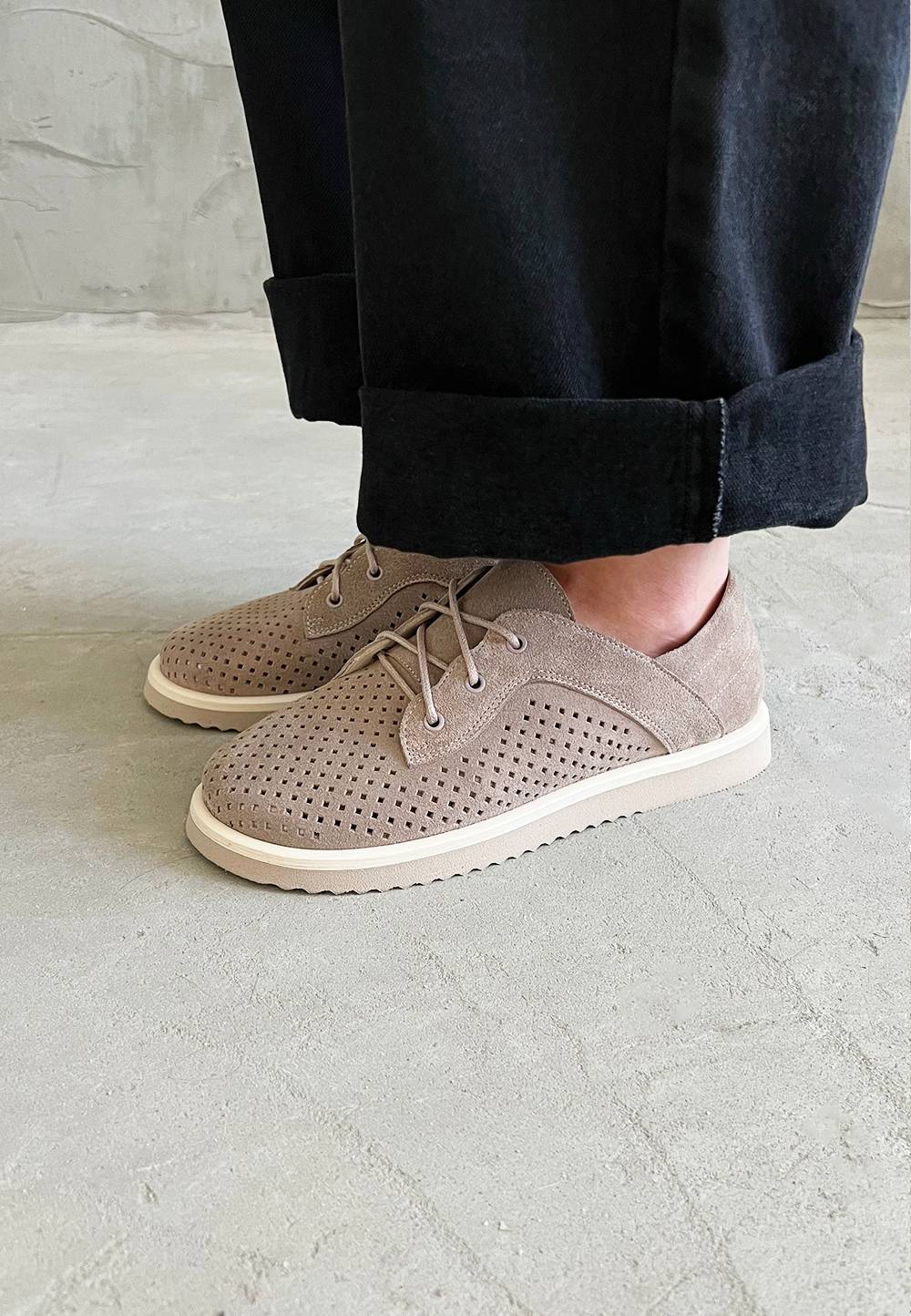 Жіночі замшеві туфлі з перфорацією бежеві | 89974 Жіночі замшеві туфлі з перфорацією бежеві | 89974