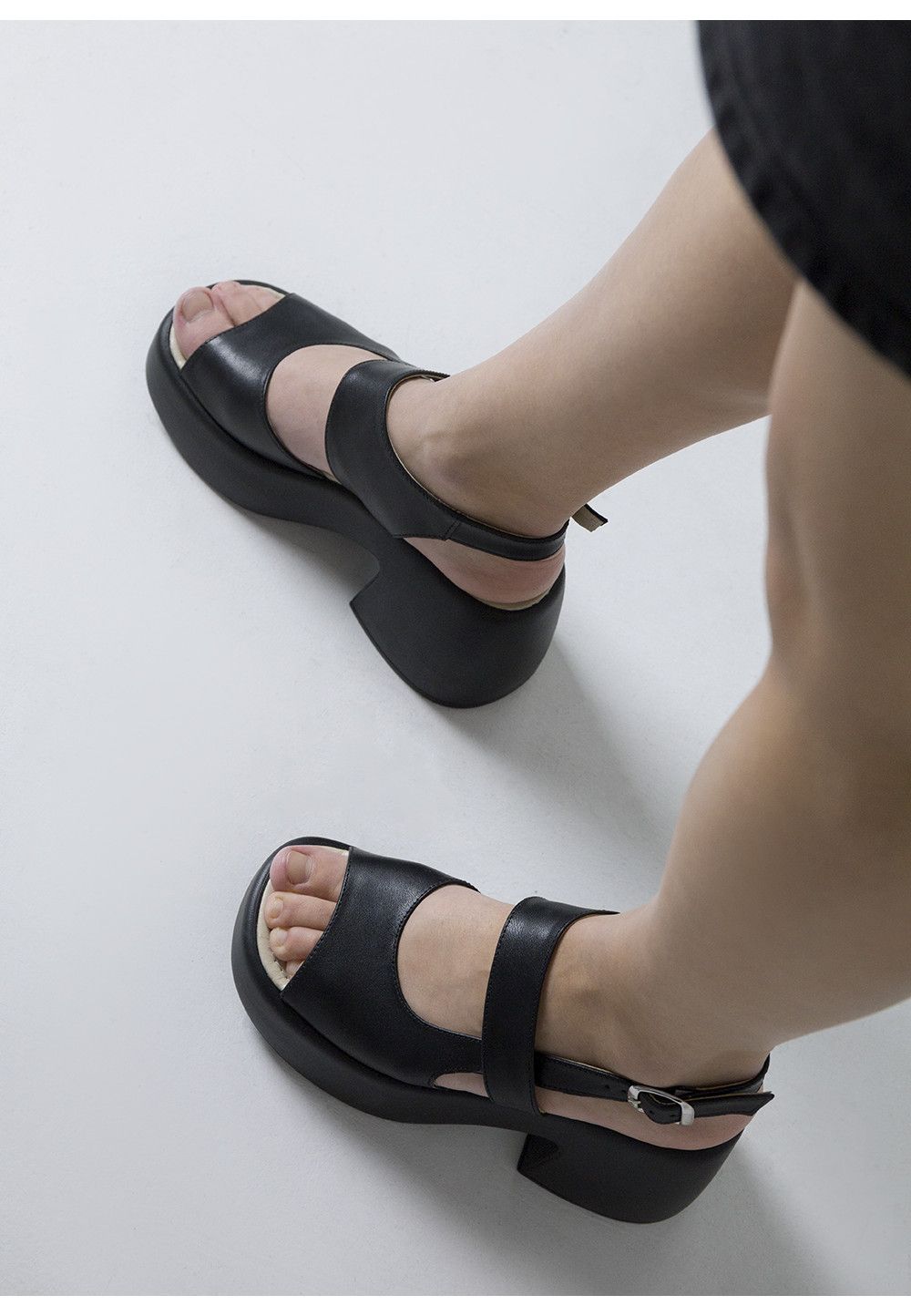 Шкіряні босоніжки чорні на платформі | 89934