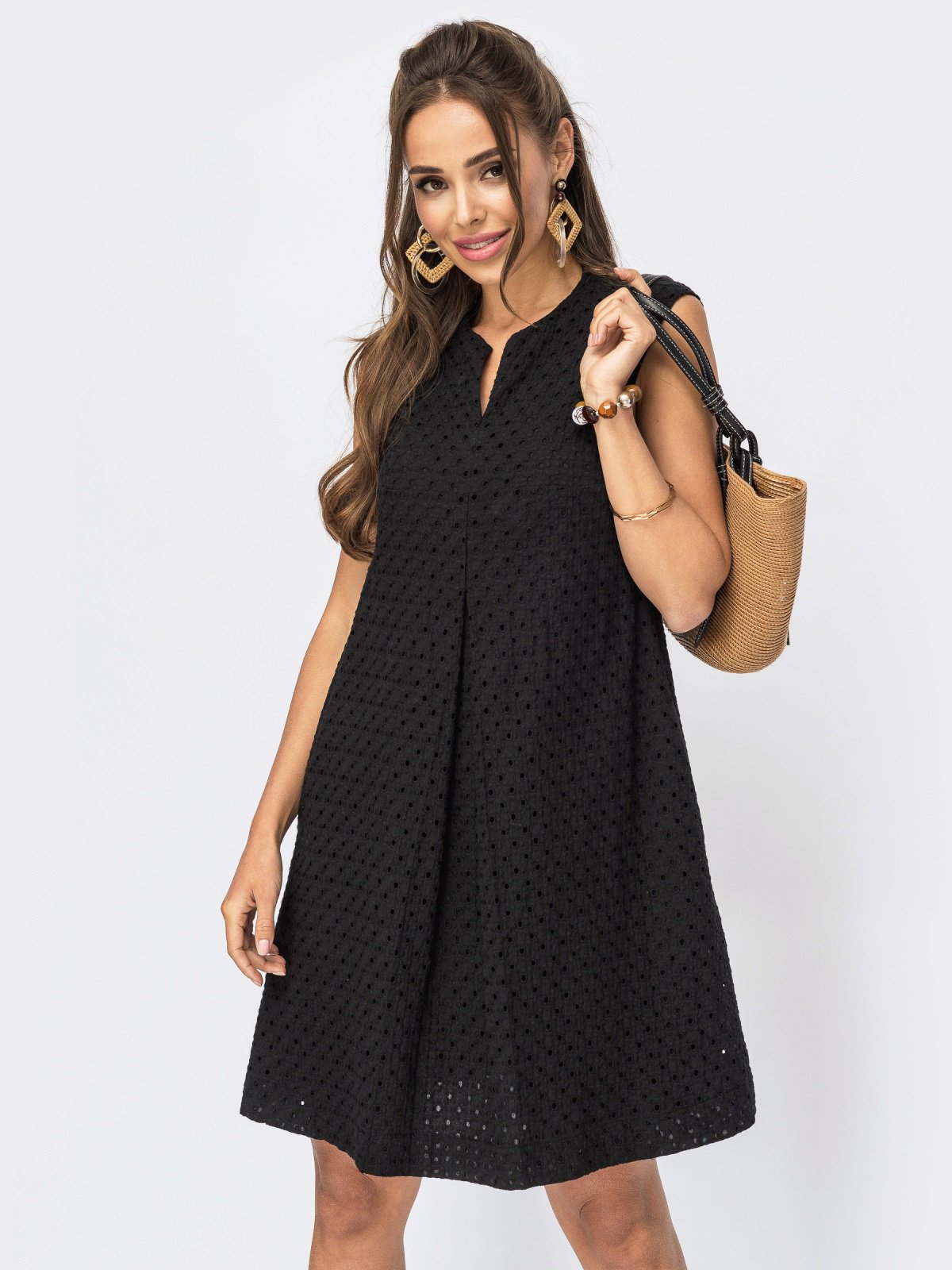 Літнє чорне плаття-трапеція із прошви | 90155 Літнє чорне плаття-трапеція із прошви | 90155