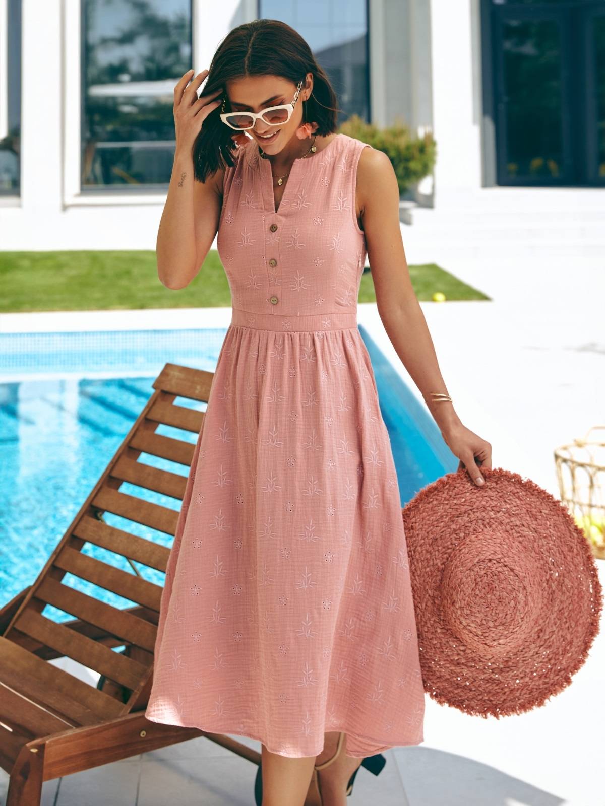 Літня сукня рожева з мусліну з вишивкою в тон | 90819 Літня сукня рожева з мусліну з вишивкою в тон | 90819