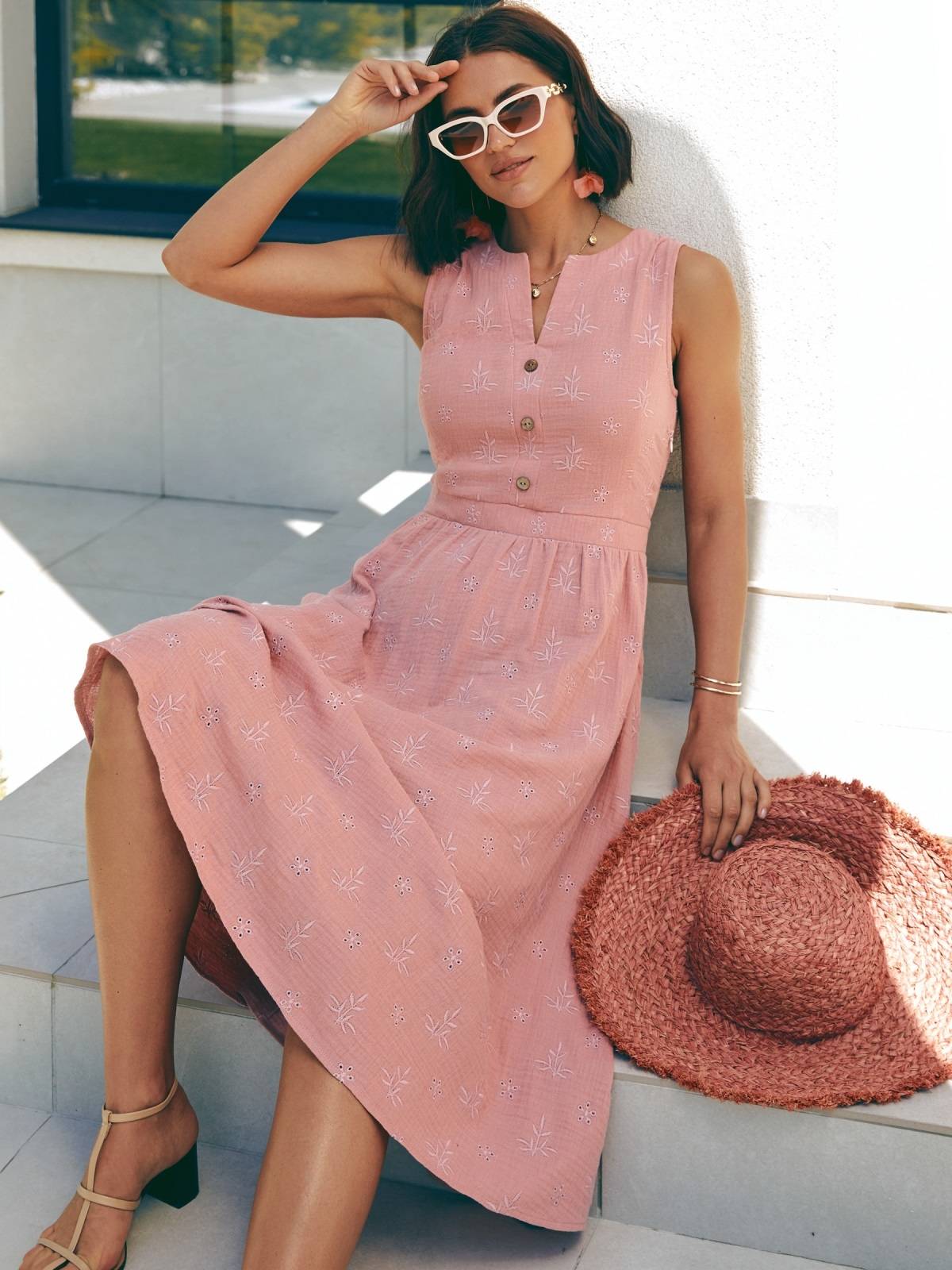 Літня сукня рожева з мусліну з вишивкою в тон | 90819 Літня сукня рожева з мусліну з вишивкою в тон | 90819