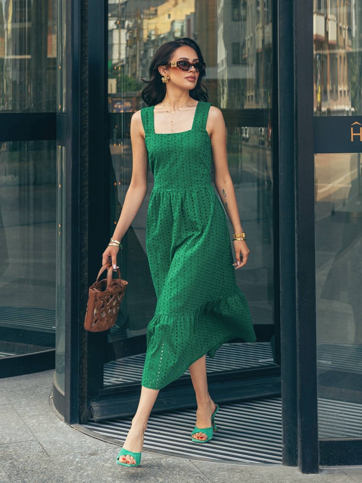 Літня сукня на широких бретелях зелена | 90808