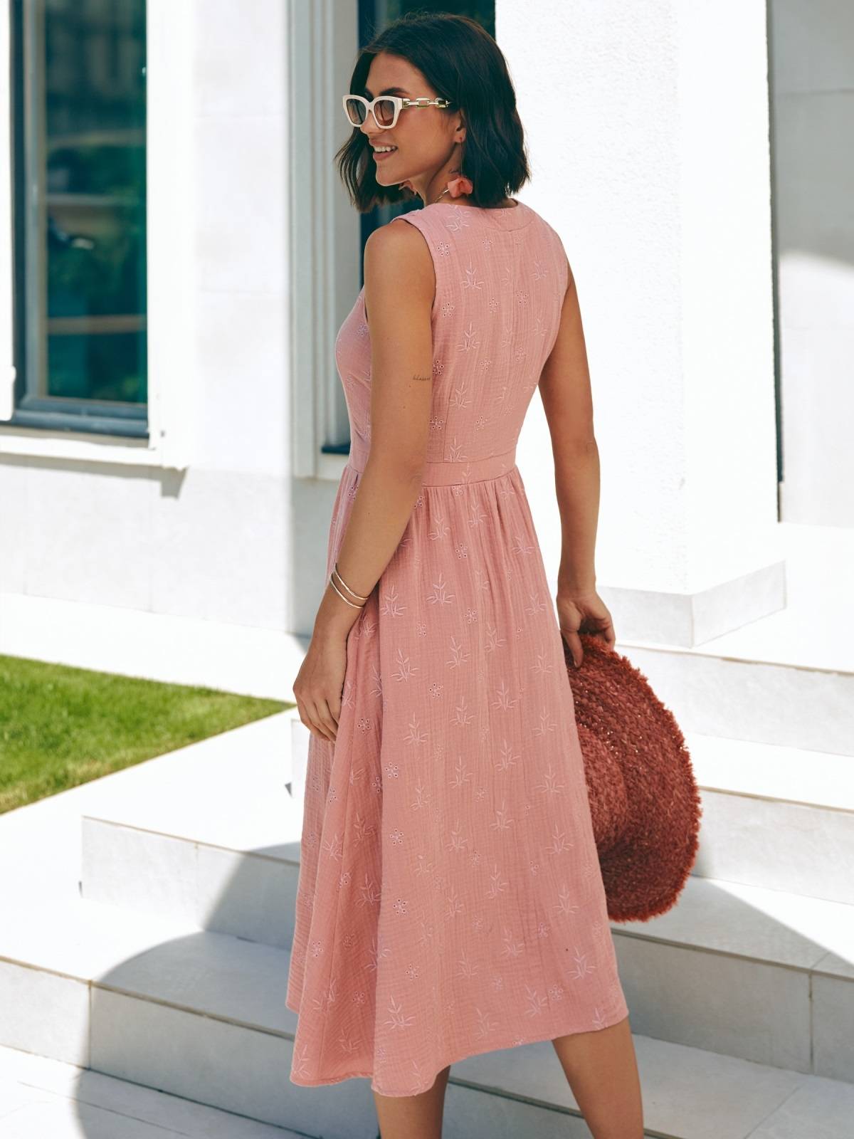 Літня сукня рожева з мусліну з вишивкою в тон | 90819 Літня сукня рожева з мусліну з вишивкою в тон | 90819