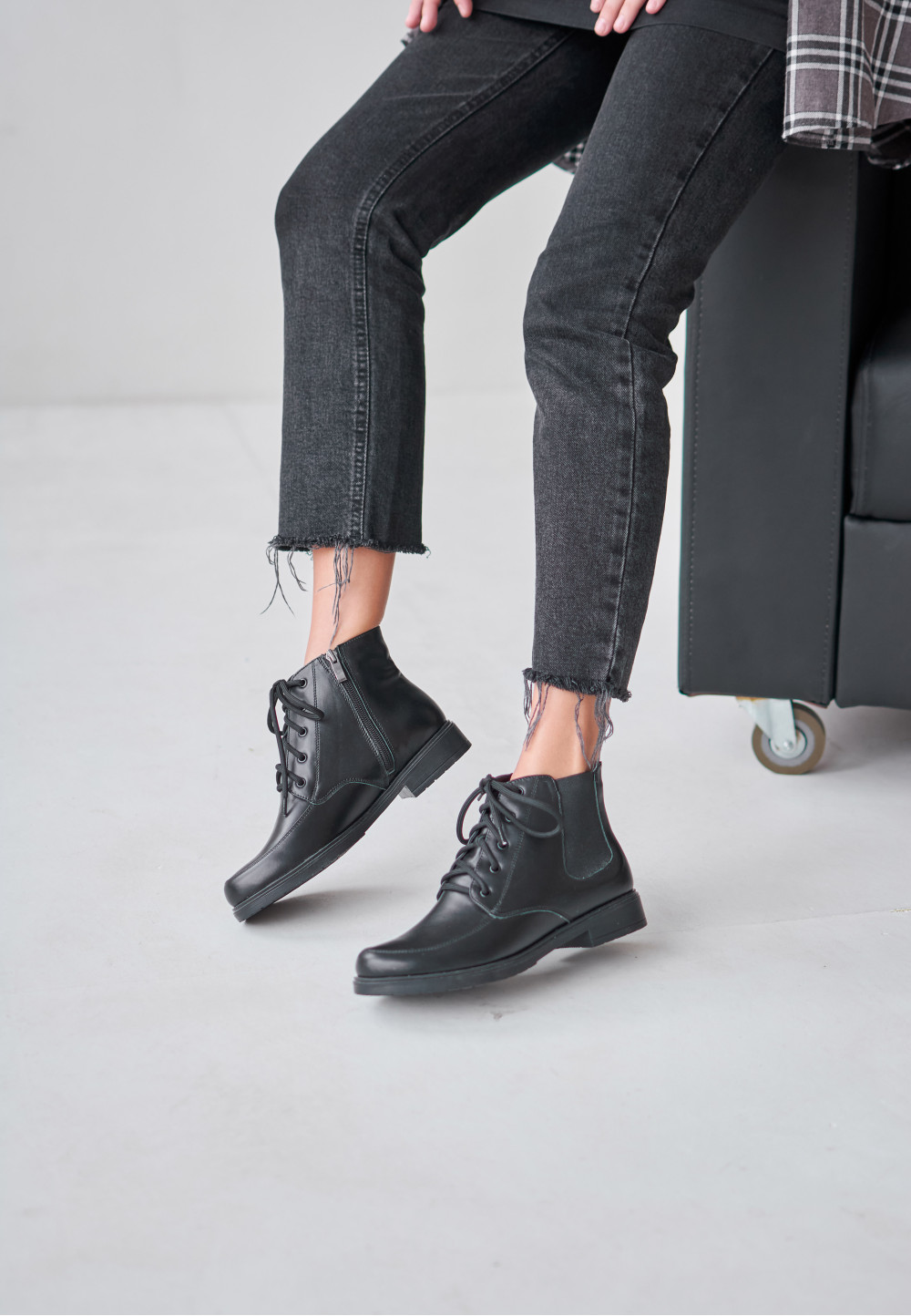 Демісезонні черевики чорні з гумовими вставками | 91570