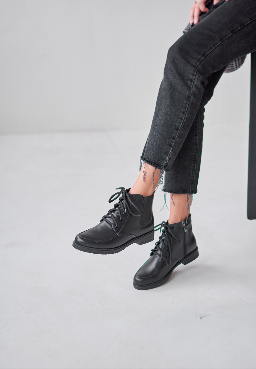 Демісезонні черевики чорні з гумовими вставками | 91570