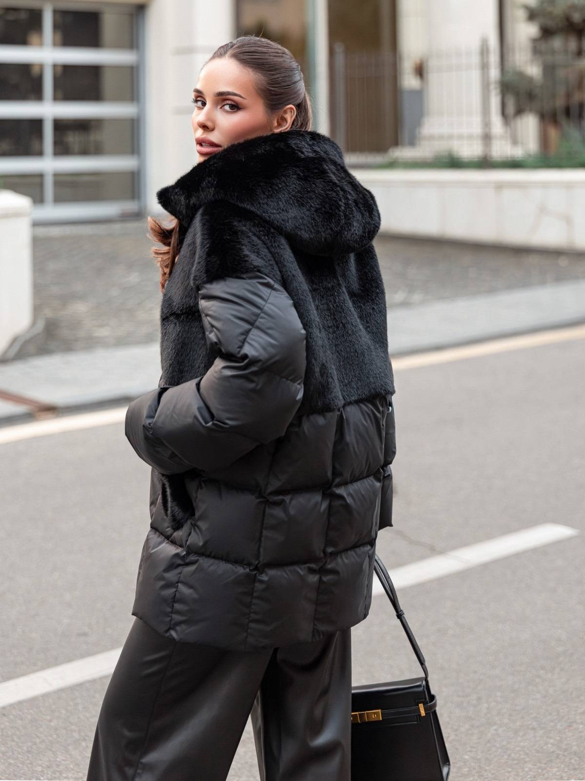 Зимова куртка з вставками з екохутра чорна | 91826 Зимова куртка з вставками з екохутра чорна | 91826