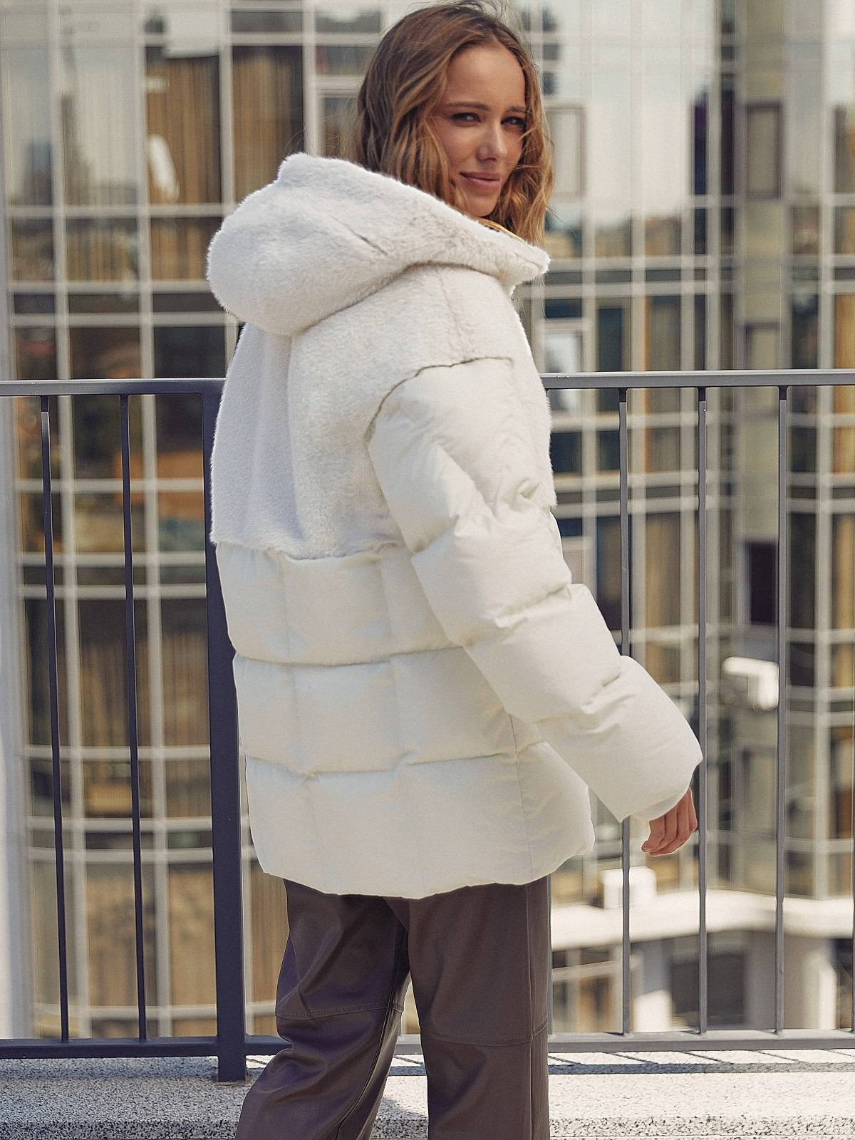 Зимова куртка з вставками з екохутра молочна | 91837 Зимова куртка з вставками з екохутра молочна | 91837