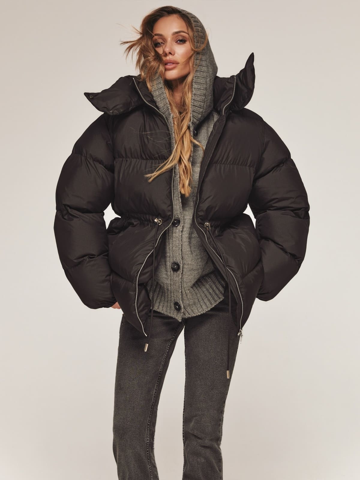 Куртка пуфер зі знімним каптуром чорна | 91886