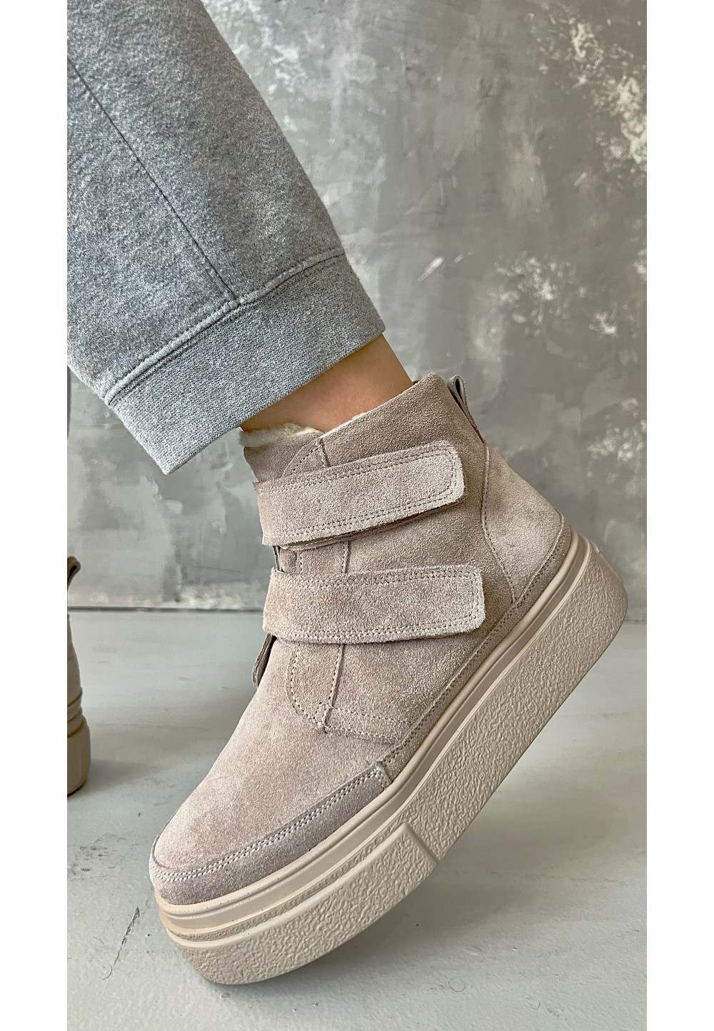 Зимові замшеві черевики на липучках бежеві | 91532