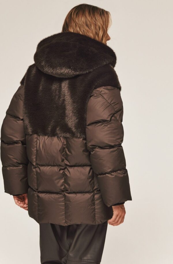 Зимова куртка з вставками з екохутра коричнева | 91795