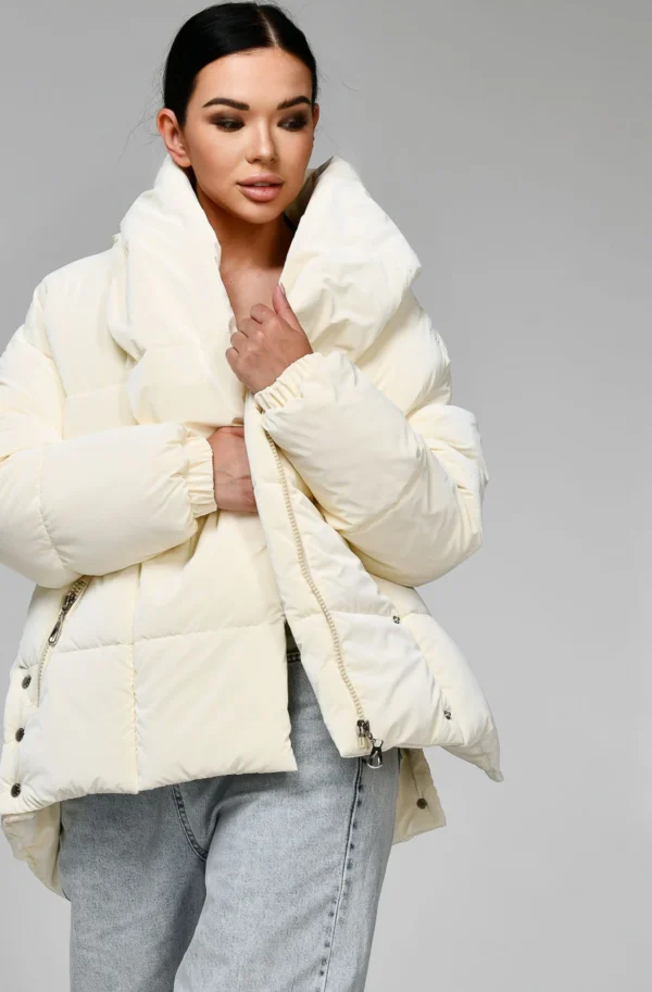 Зимова коротка куртка молочна з поясом | 91315