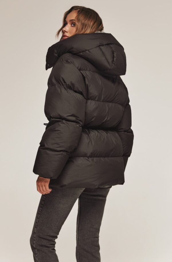 Куртка пуфер зі знімним каптуром чорна | 91886