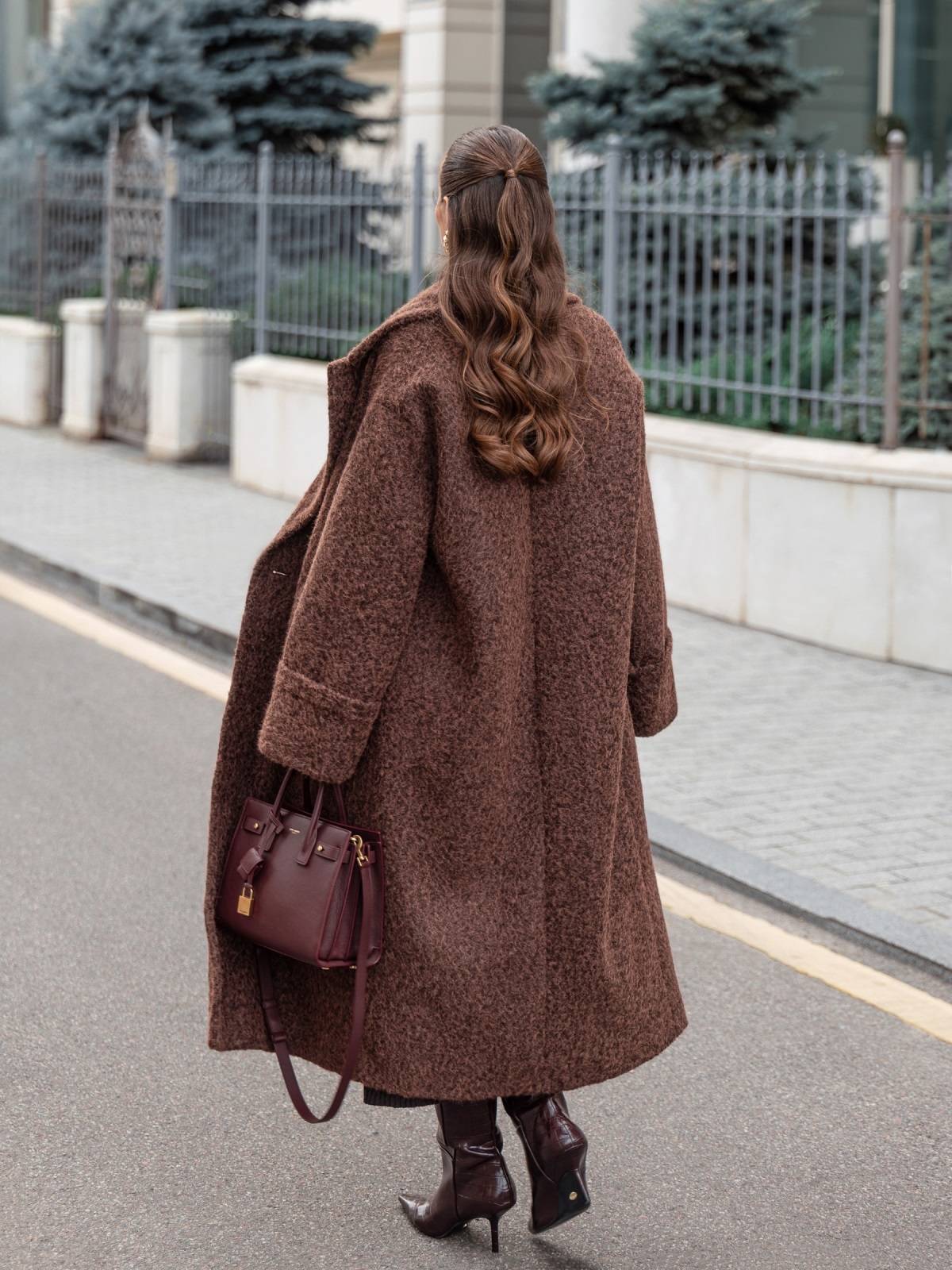 Демісезонне об'ємне пальто коричневе | 91895 Демісезонне об'ємне пальто коричневе | 91895