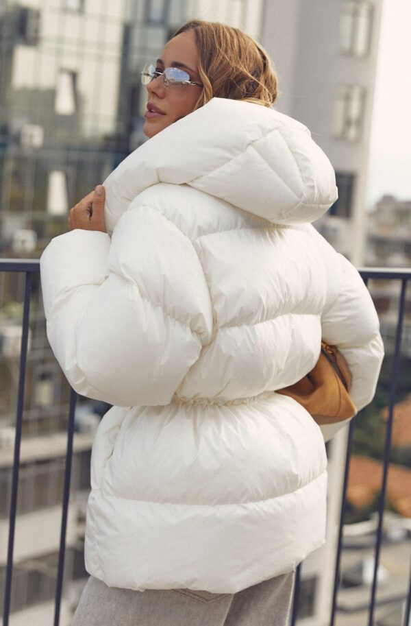 Зимова куртка зі знімним каптуром молочна | 91848