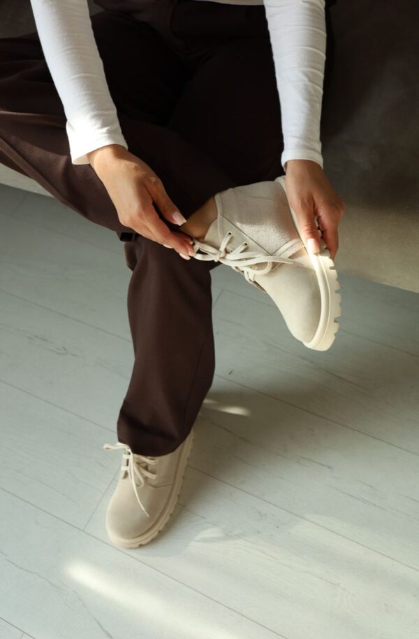 Замшеві черевики бежеві з широким носком | 91556