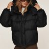 Коротка зимова куртка з каптуром чорна | 92045 Коротка зимова куртка з каптуром чорна | 92045