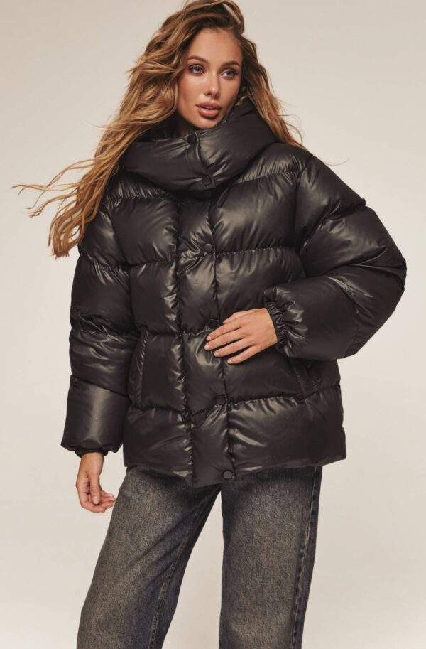 Зимова глянцева куртка з каптуром чорна | 92112