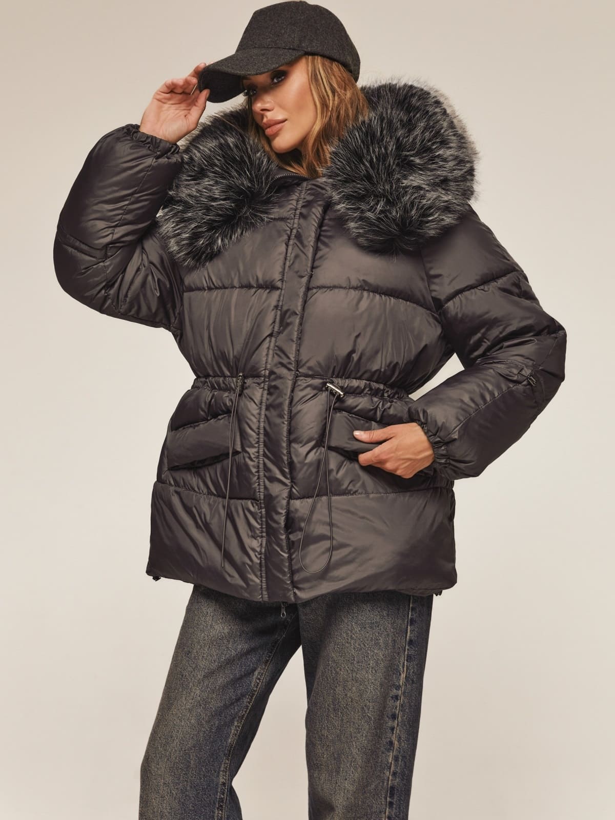 Куртка зі штучним хутром на комірі темно-сіра | 92479
