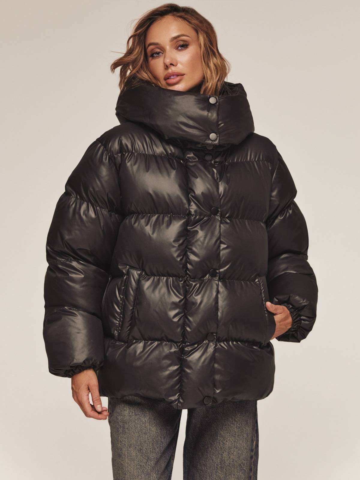 Зимова глянцева куртка з каптуром чорна | 92112
