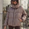 Коротка зимова куртка з каптуром бежева | 92006 Коротка зимова куртка з каптуром бежева | 92006