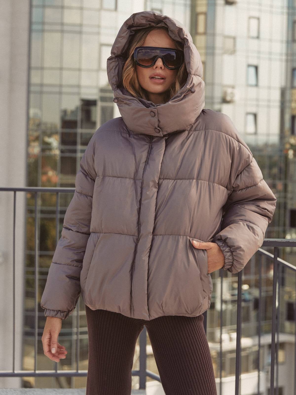 Коротка зимова куртка з каптуром бежева | 92006 Коротка зимова куртка з каптуром бежева | 92006