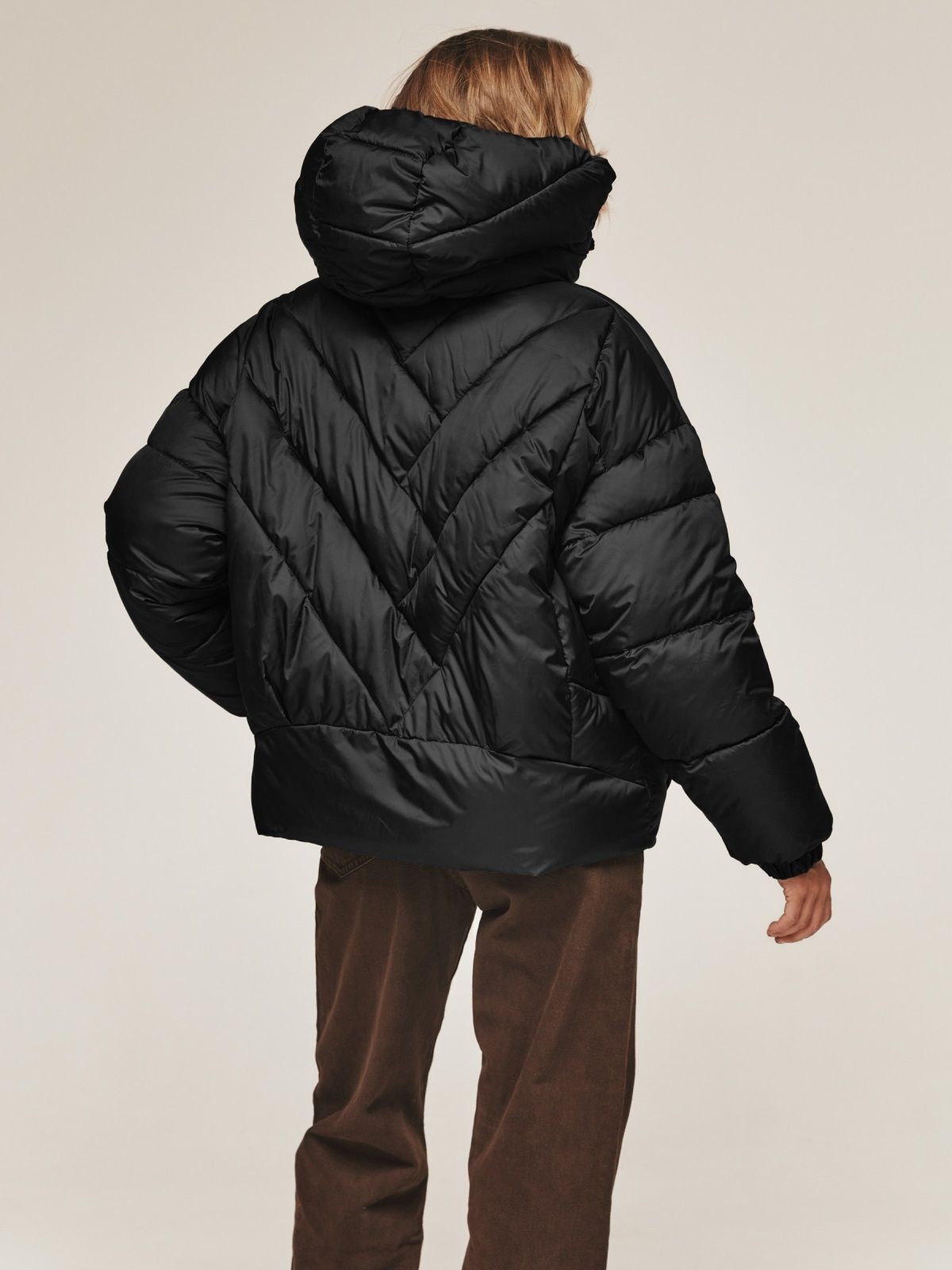 Коротка зимова куртка з каптуром чорна | 92045 Коротка зимова куртка з каптуром чорна | 92045