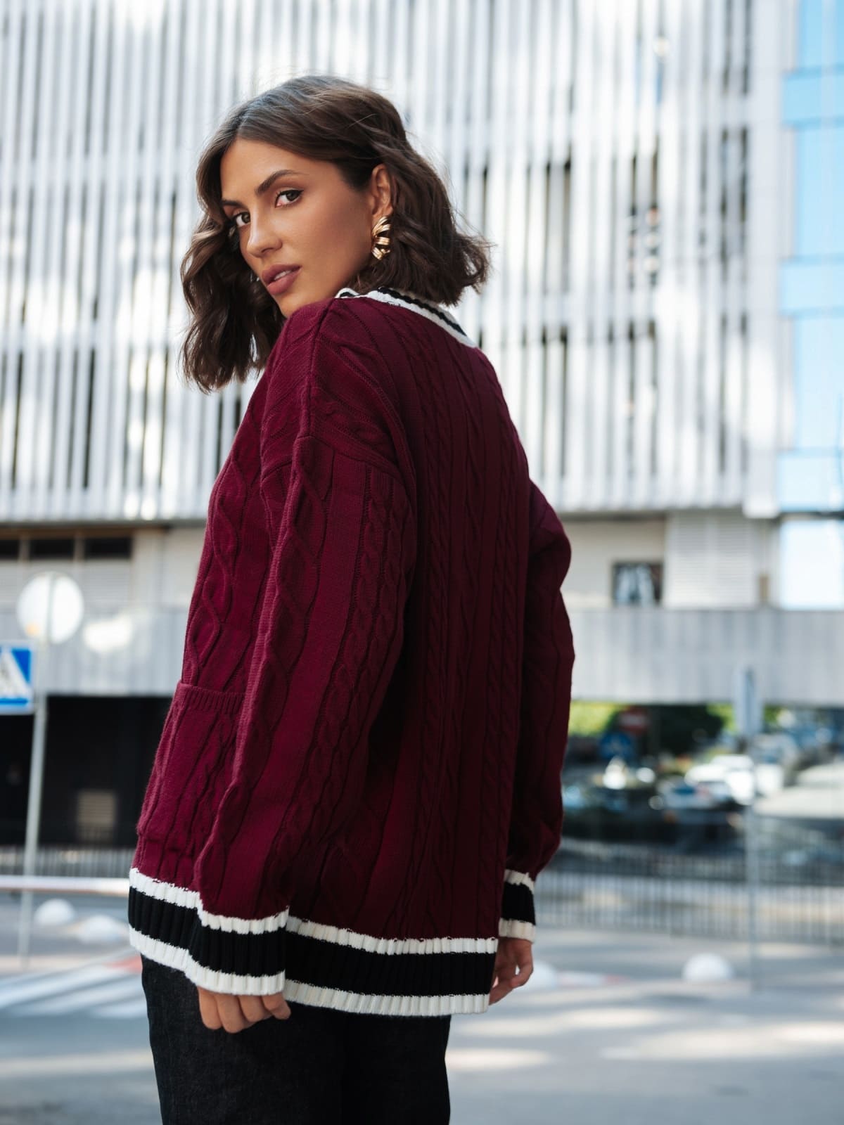 В'язана кофта з візерунком коси бордова | 92348
