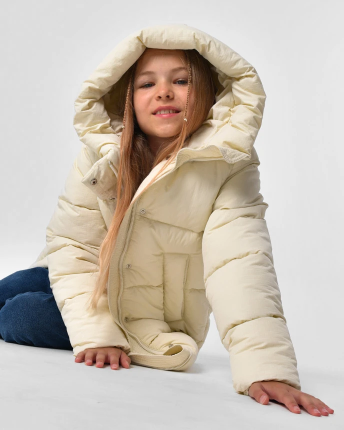 Зимовий пуховик для дівчаток молочний | 92222