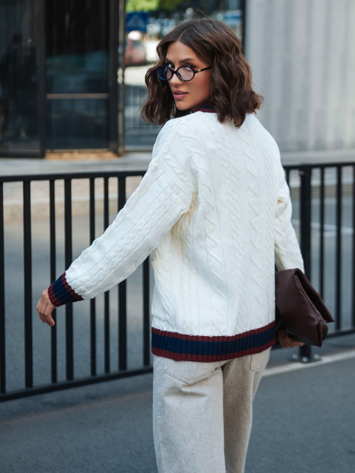 В'язана кофта з візерунком коси біла | 92329