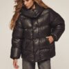 Зимова глянцева куртка з каптуром чорна | 92112