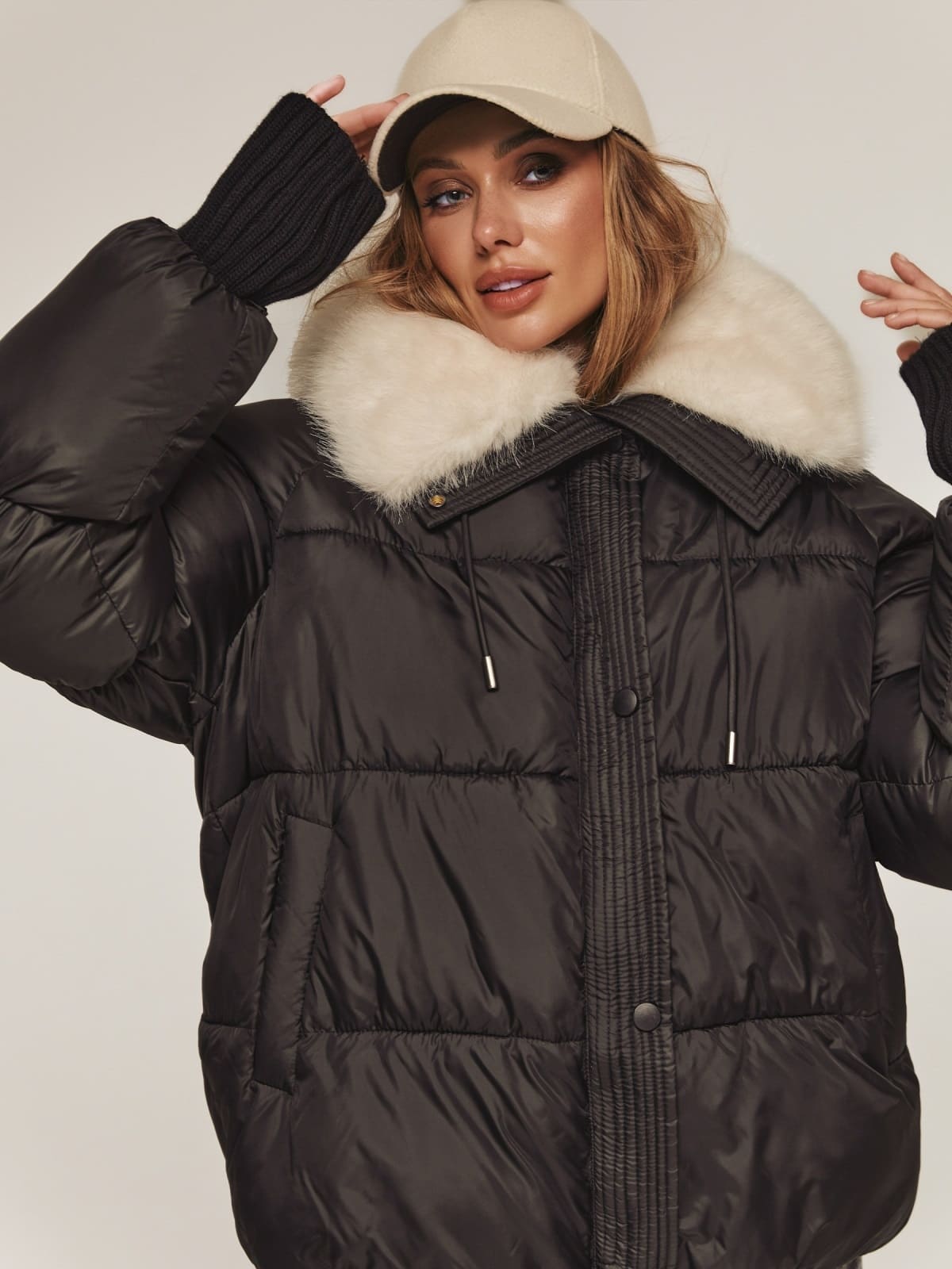Зимова куртка з екохутром на комірі чорна | 92836 Зимова куртка з екохутром на комірі чорна | 92836