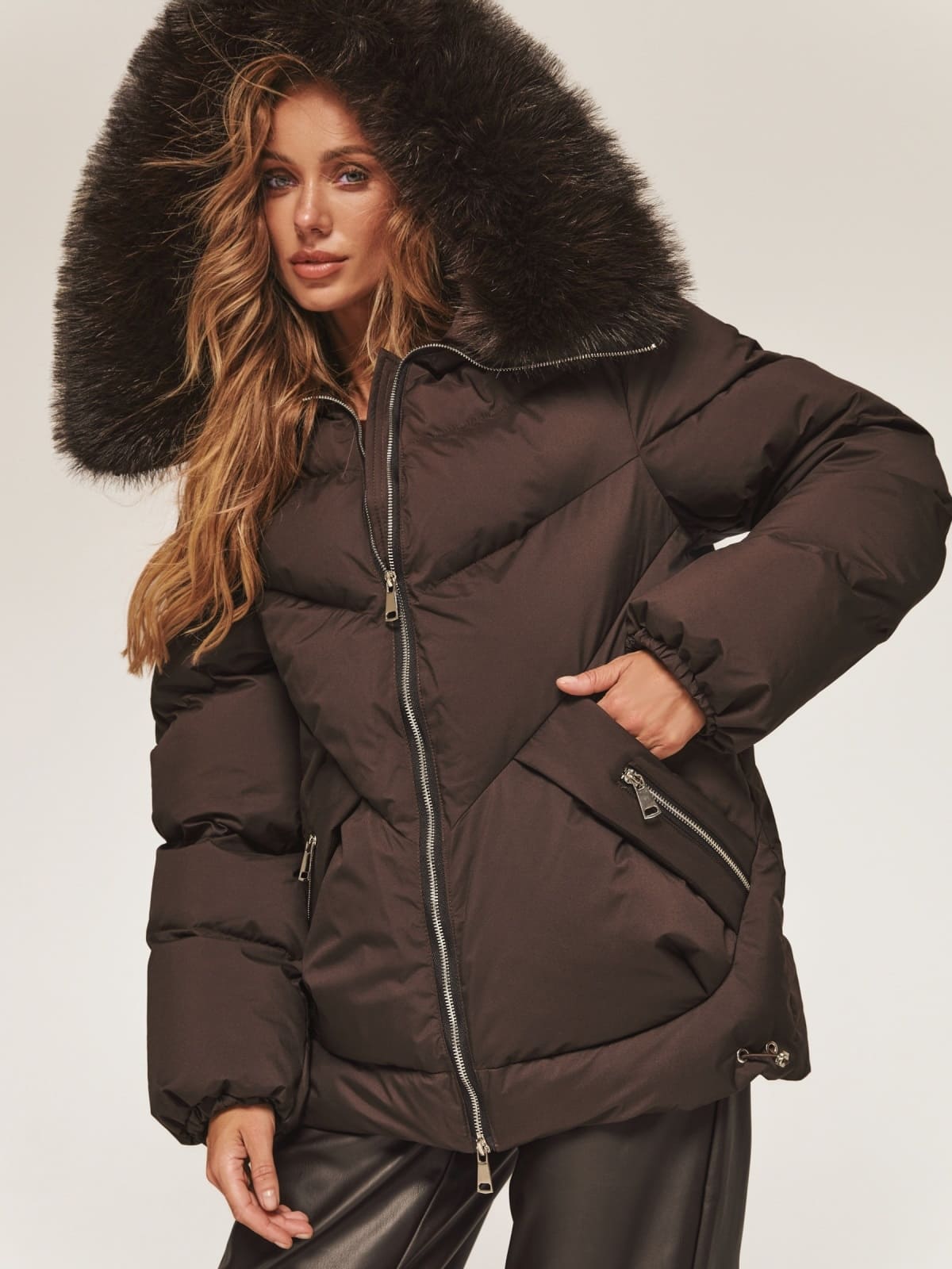 Зимова куртка з вшитим капюшоном коричнева | 92935 Зимова куртка з вшитим капюшоном коричнева | 92935