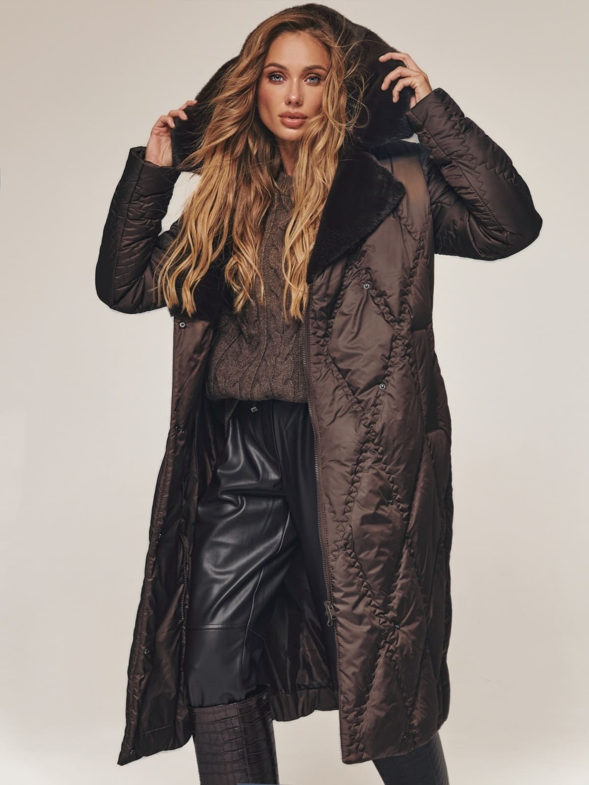 Cтьобане зимове пальто з каптуром коричневе | 92907 Cтьобане зимове пальто з каптуром коричневе | 92907