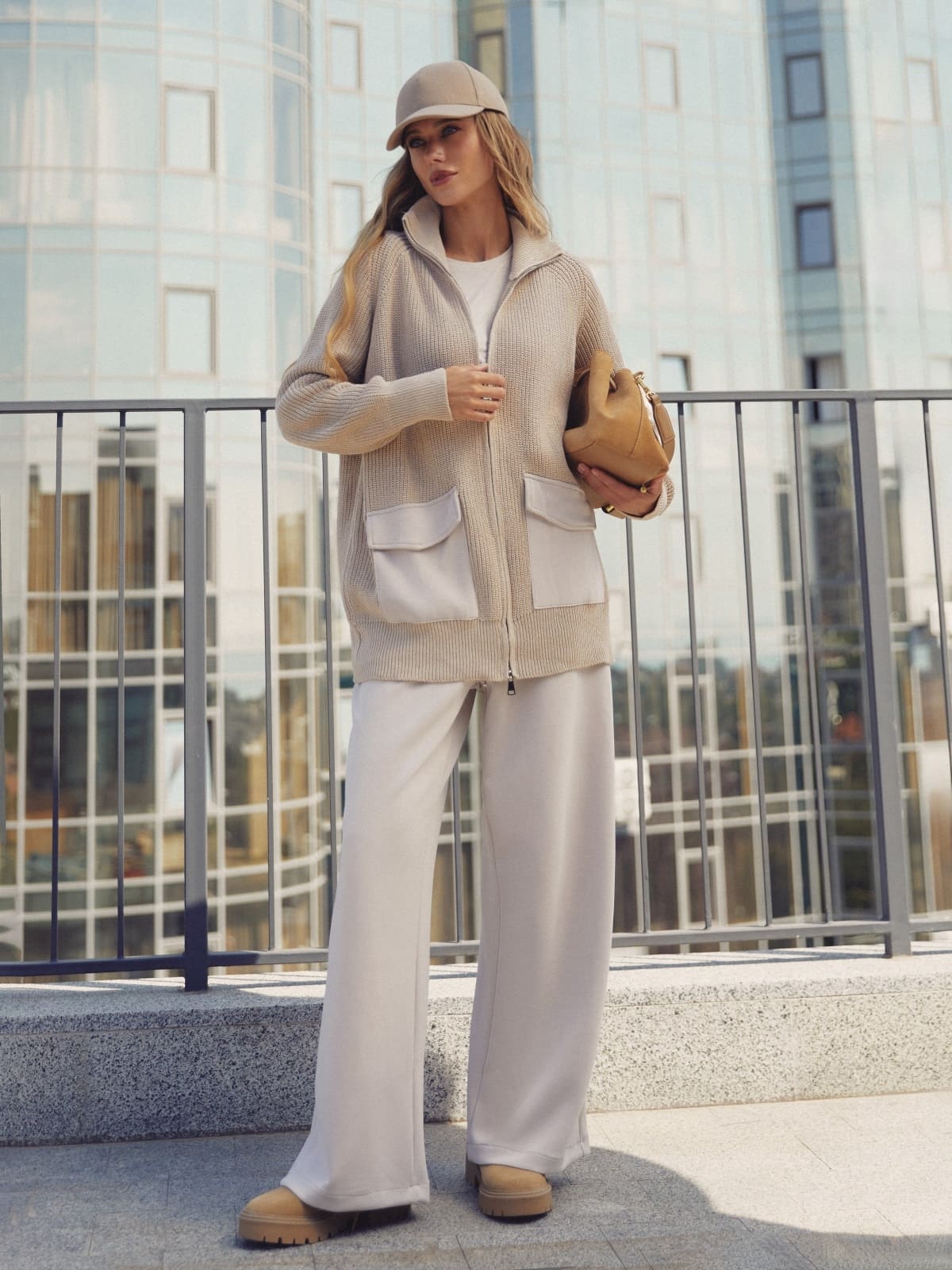 Костюм з в'язаною кофтою та штанами бежевий | 93161