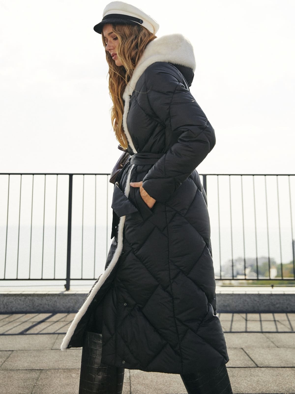 Стьобане зимове пальто з каптуром чорне | 92875 Стьобане зимове пальто з каптуром чорне | 92875