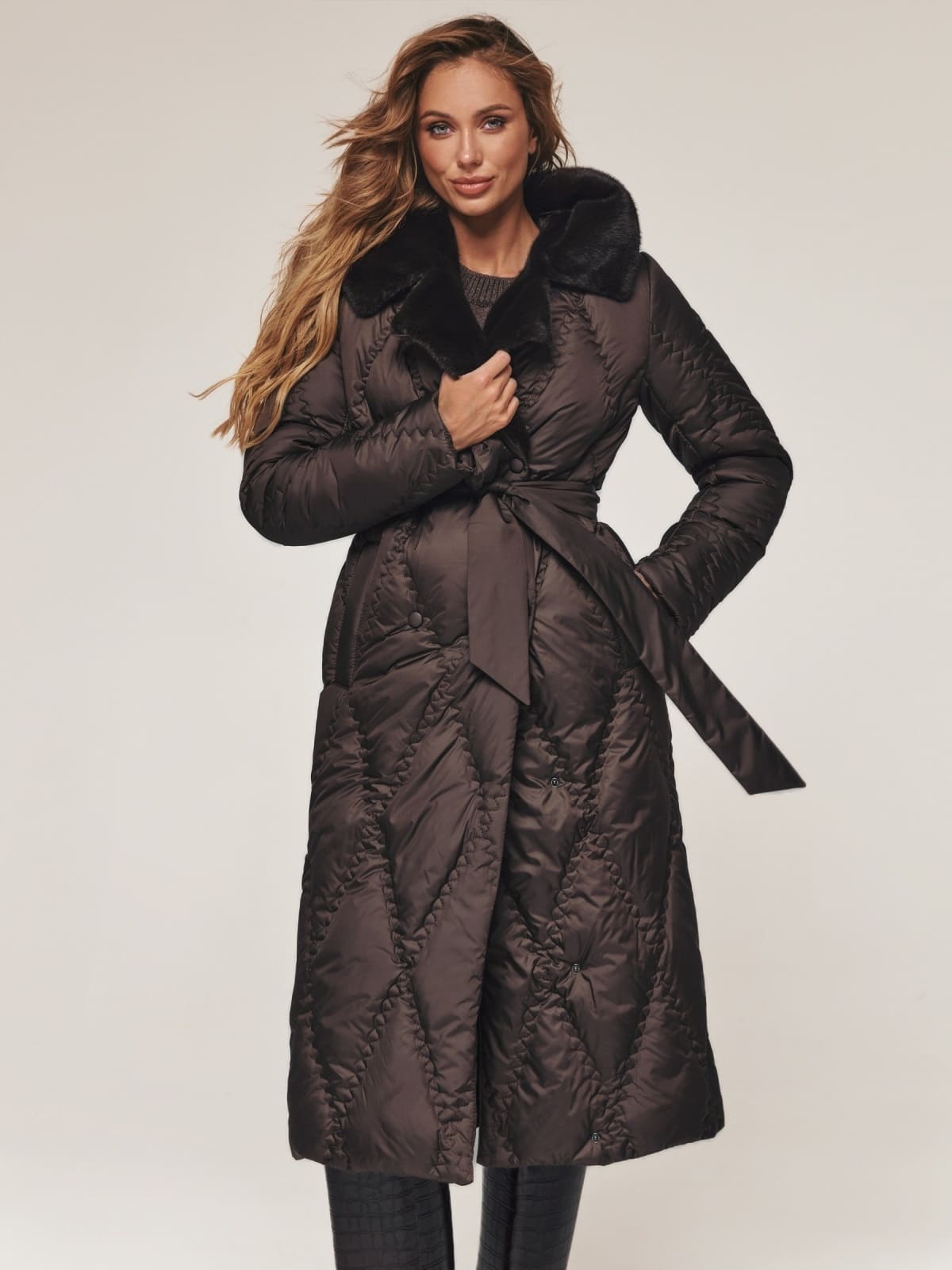 Cтьобане зимове пальто з каптуром коричневе | 92907 Cтьобане зимове пальто з каптуром коричневе | 92907