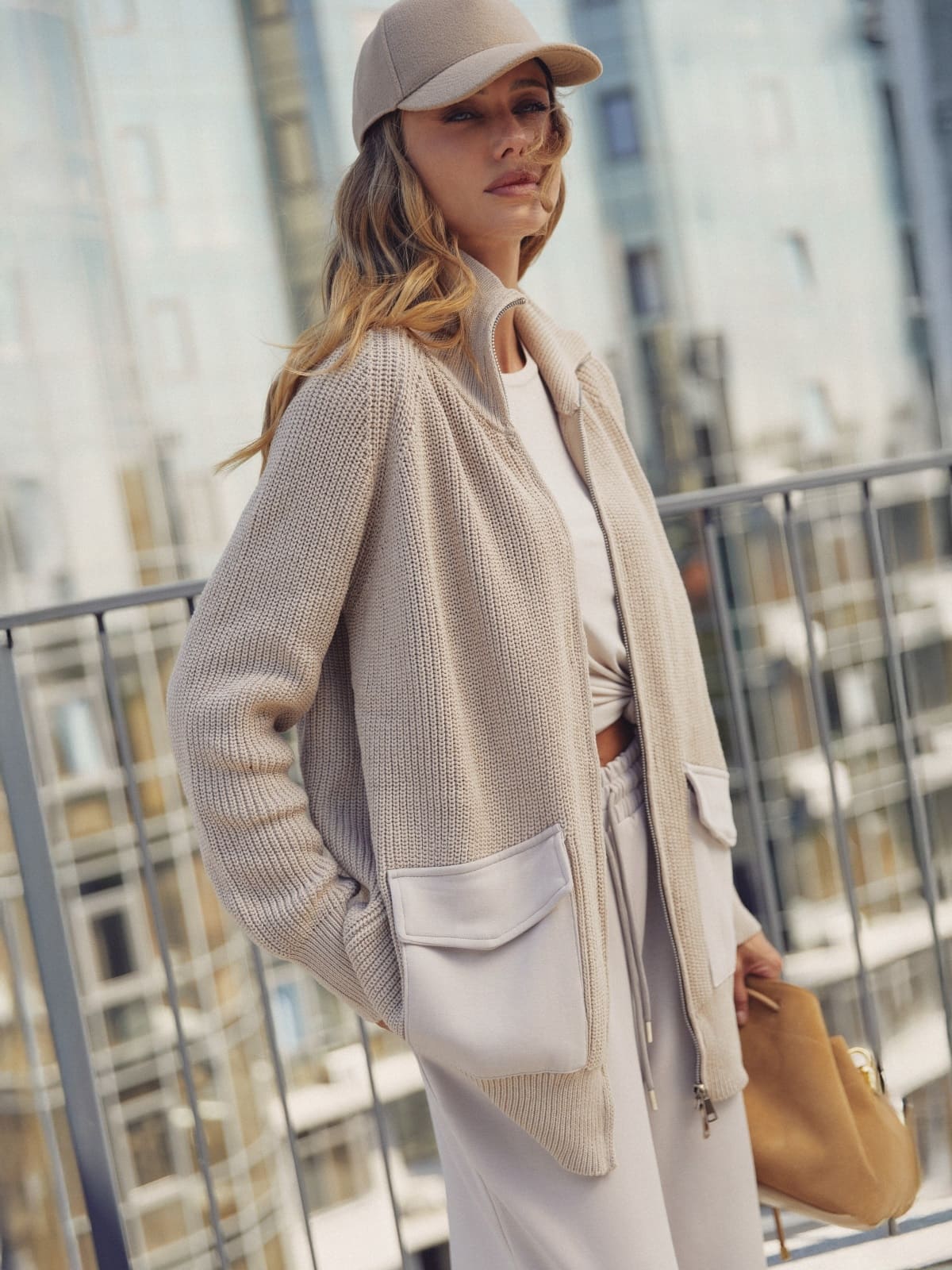 Костюм з в'язаною кофтою та штанами бежевий | 93161