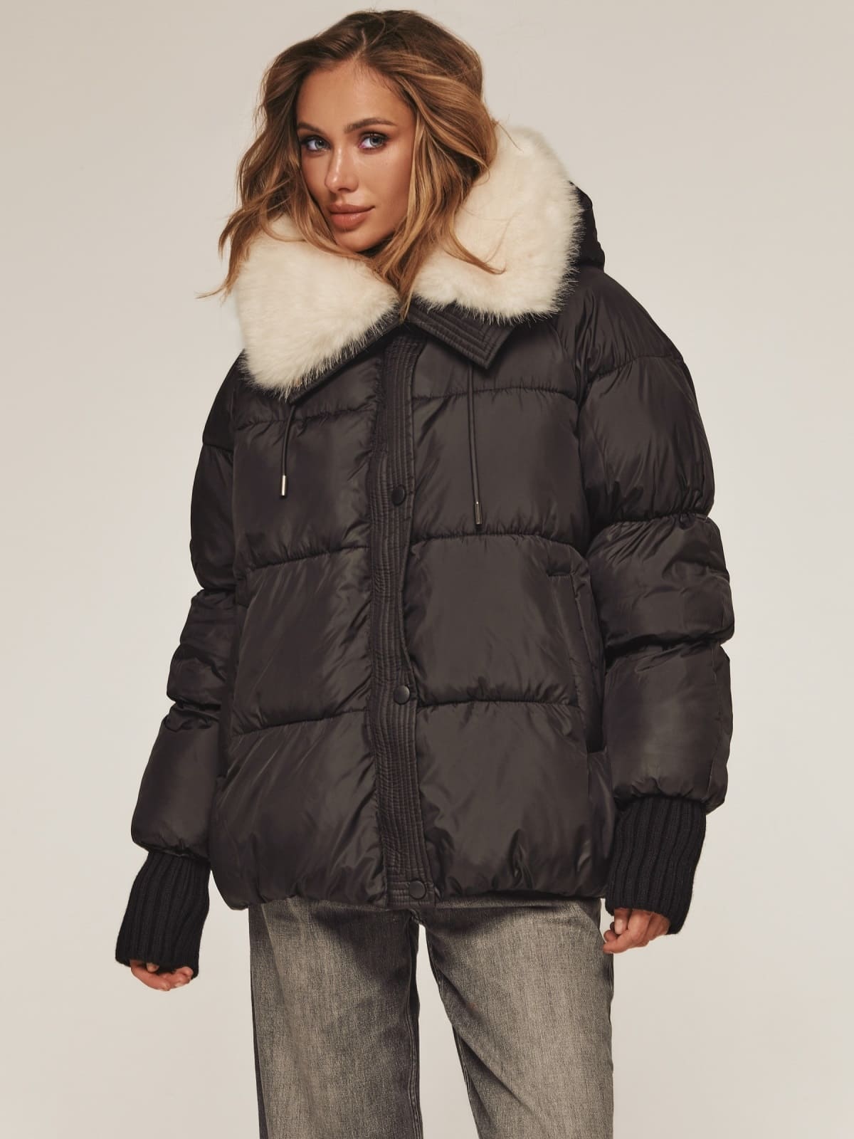 Зимова куртка з екохутром на комірі чорна | 92836 Зимова куртка з екохутром на комірі чорна | 92836