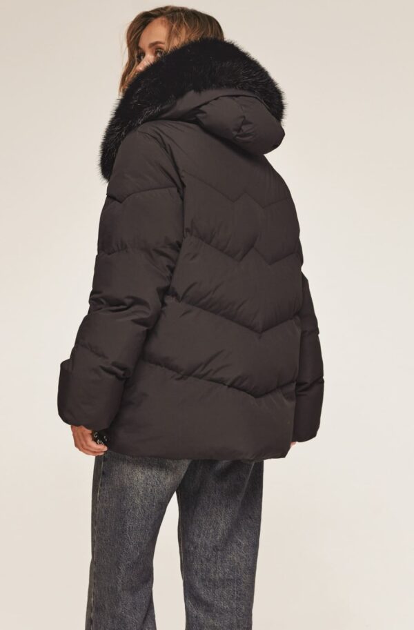 Зимова куртка з вшитим капюшоном чорна | 92997
