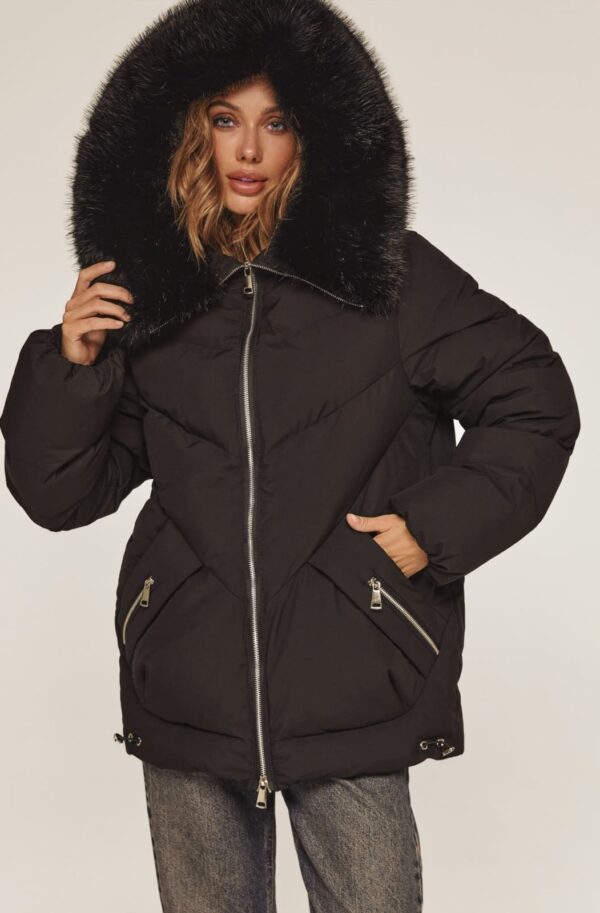 Зимова куртка з вшитим капюшоном чорна | 92997