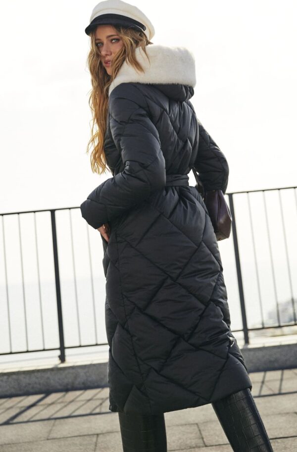 Стьобане зимове пальто з каптуром чорне | 92875