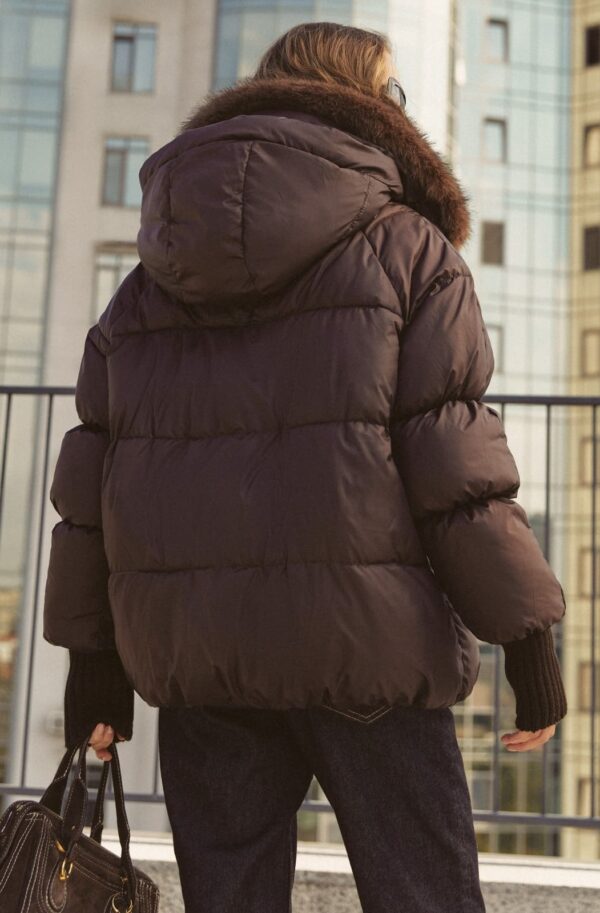 Зимова куртка з екохутром на комірі коричнева | 92848