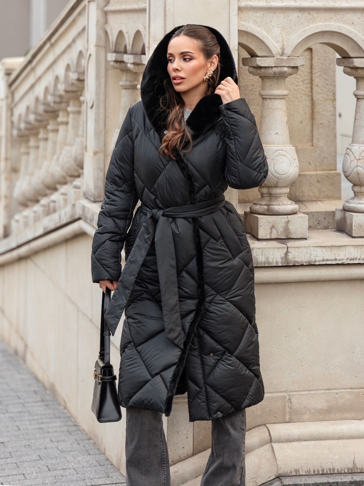 Зимове стьобане пальто з каптуром чорне | 92861