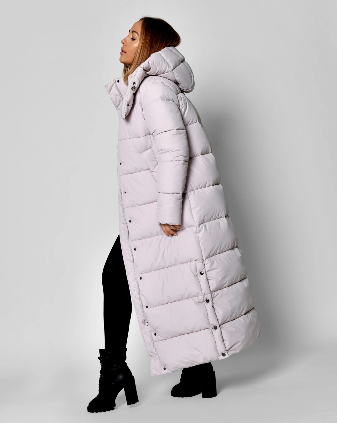 Зимовий довгий пуховик світло-бежевий | 93590 Зимовий довгий пуховик світло-бежевий | 93590