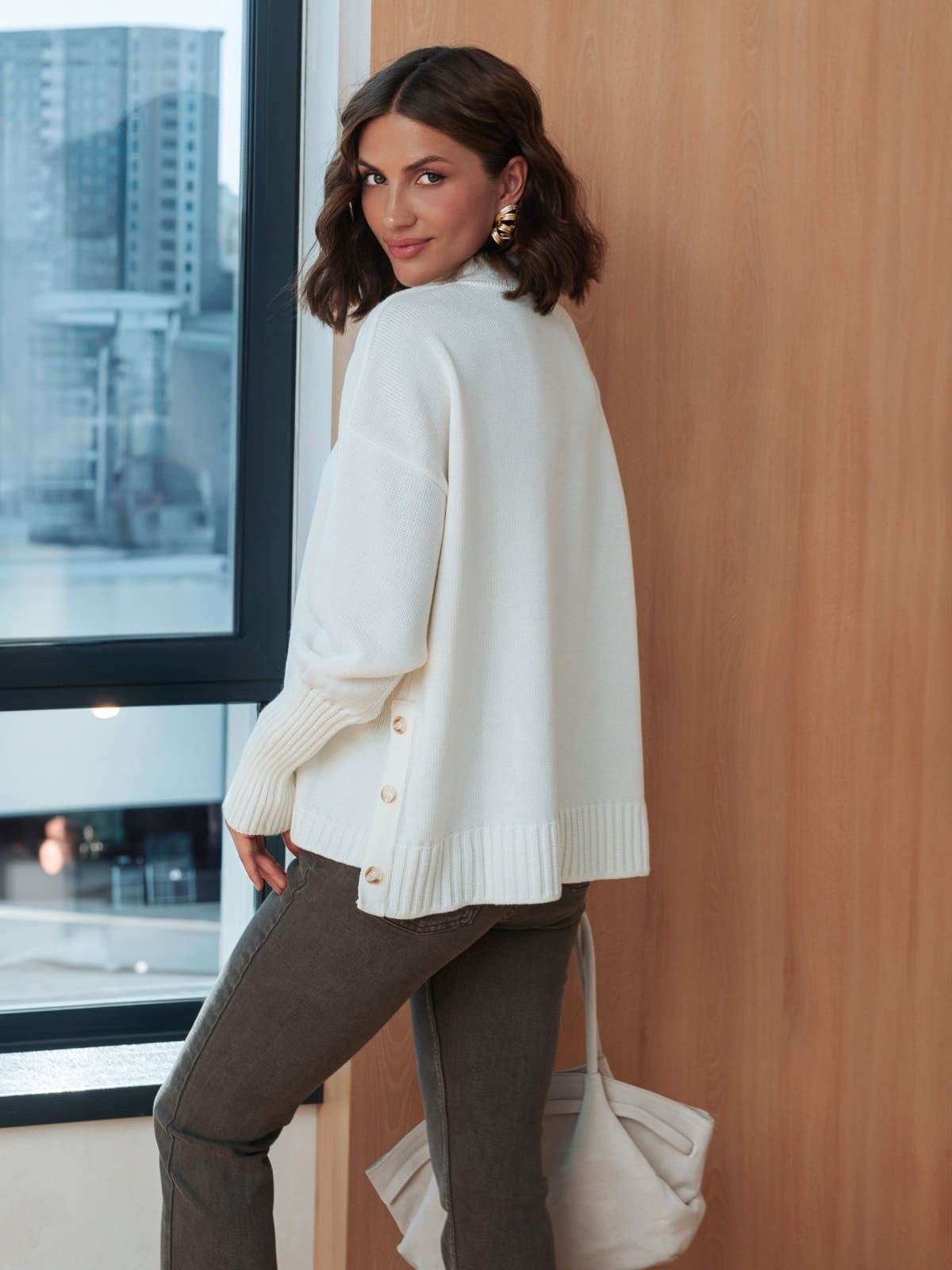 Вільний светр подовжений по спинці білий | 93399 Вільний светр подовжений по спинці білий | 93399